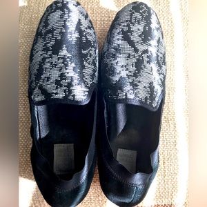 Danial Green Women Soft Ballet Flat Shoes. Size 8. Medium width. Slip on style